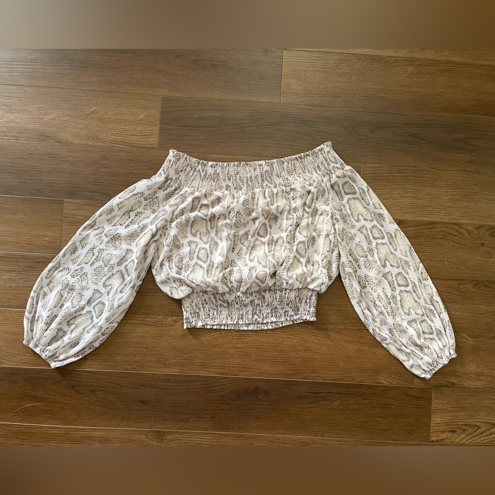 Light pink she and sky boutique cropped off shoulder top snake skin size m